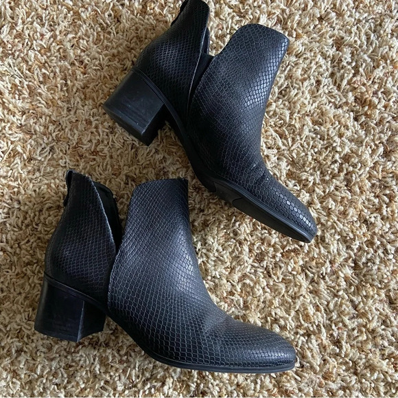 Franco Sarto croc embossed heeled booties - Picture 4 of 9